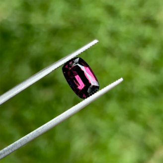 Natural 1.67 ct purplish red rhodolite garnet oval mixed cut gemstone Untreated garnet FL clarity Loose garnet 1.67 carat gem Oval mixed cut garnet for jewelry Natural garnet Sri Lanka origin