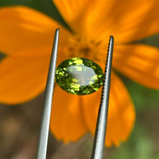 Natural 1.88 ct vivid green peridot oval mixed cut gemstone Untreated peridot loupe clean clarity Loose green peridot 1.88 carat gem Oval mixed cut peridot for jewelry Natural green peridot Sri Lanka origin