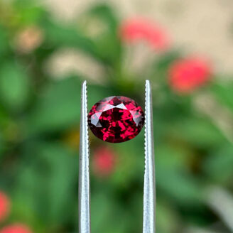 Natural 1.83 ct pinkish red rhodolite garnet oval gemstone Untreated garnet IF loupe clean clarity from Sri Lanka Loose Ceylon garnet 1.83 carat gem Oval mixed cut rhodolite garnet for jewelry Natural rhodolite garnet Sri Lanka origin