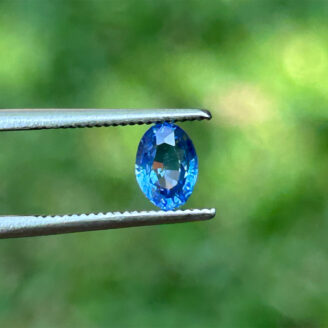 Natural 0.82 ct cornflower blue sapphire oval mixed cut gemstone Untreated blue sapphire SI clarity from Sri Lanka Loose Ceylon cornflower blue sapphire 0.82 carat gem Oval mixed cut blue sapphire for fine jewelry Natural cornflower blue sapphire Sri Lanka origin